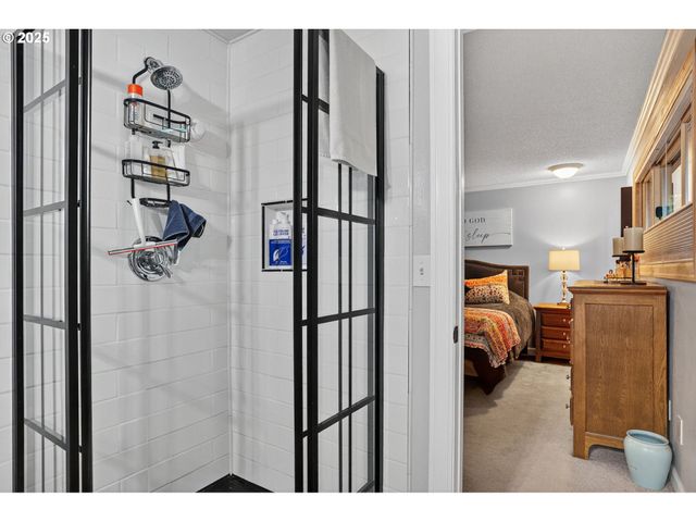 17542 KIRKWOOD Rd, Gladstone, OR 97027