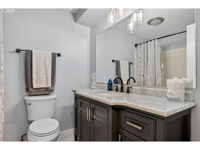 17542 KIRKWOOD Rd, Gladstone, OR 97027