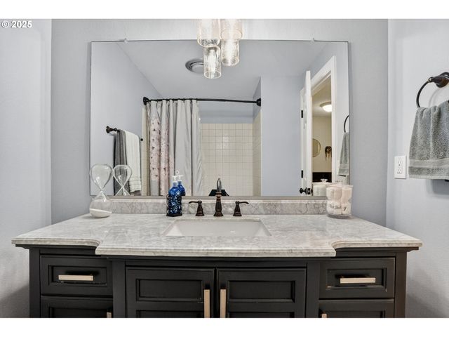 17542 KIRKWOOD Rd, Gladstone, OR 97027