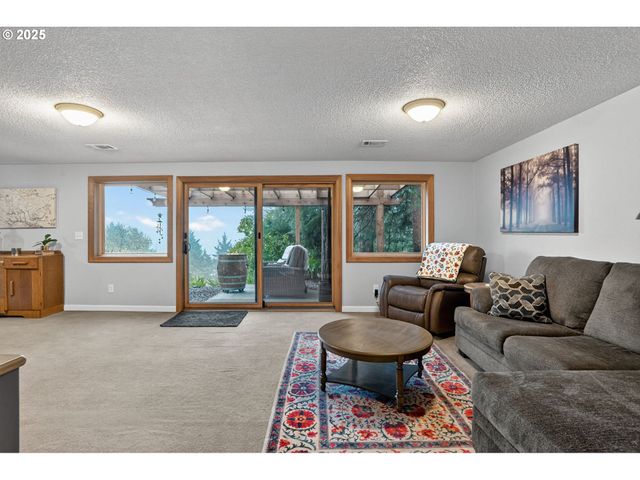 17542 KIRKWOOD Rd, Gladstone, OR 97027