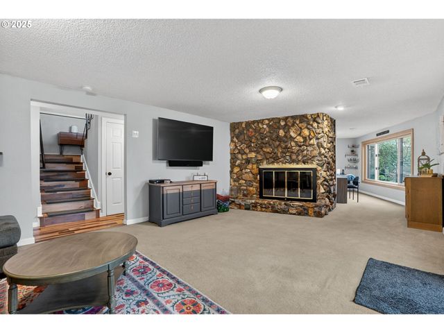 17542 KIRKWOOD Rd, Gladstone, OR 97027