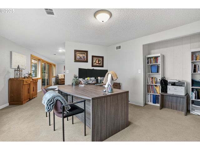 17542 KIRKWOOD Rd, Gladstone, OR 97027