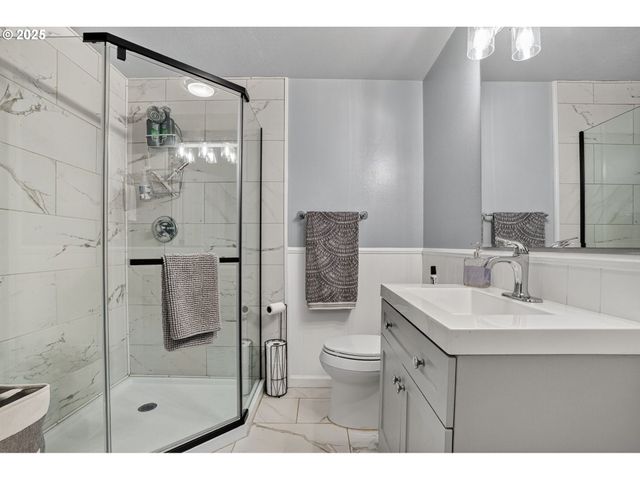 17542 KIRKWOOD Rd, Gladstone, OR 97027