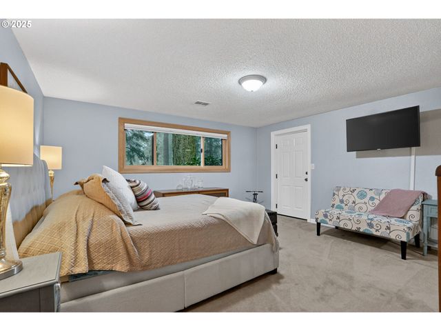 17542 KIRKWOOD Rd, Gladstone, OR 97027