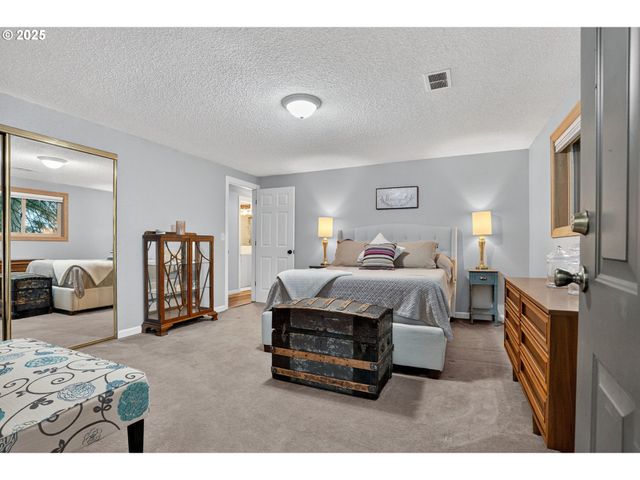 17542 KIRKWOOD Rd, Gladstone, OR 97027