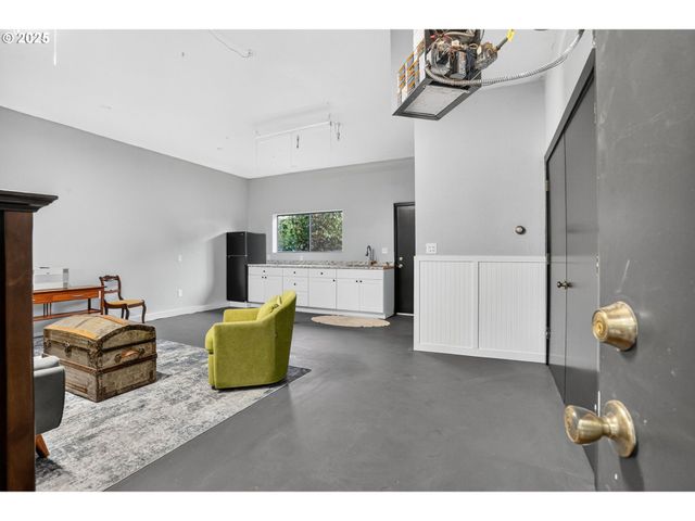 17542 KIRKWOOD Rd, Gladstone, OR 97027