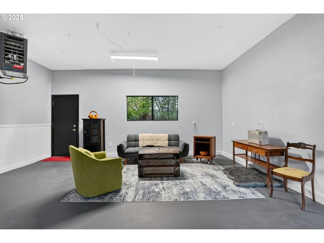 17542 KIRKWOOD Rd, Gladstone, OR 97027