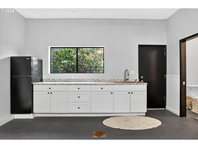 17542 KIRKWOOD Rd, Gladstone, OR 97027