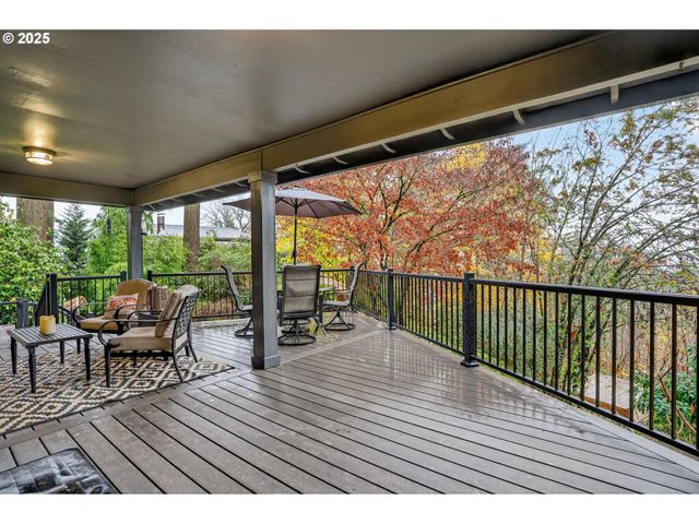 17542 KIRKWOOD Rd, Gladstone, OR 97027