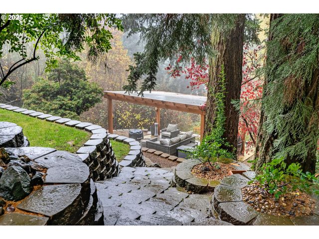 17542 KIRKWOOD Rd, Gladstone, OR 97027