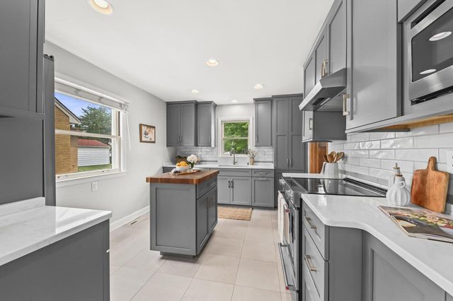 534 N 105th STREET, Wauwatosa, WI 53226