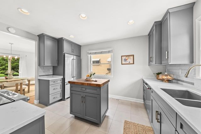 534 N 105th STREET, Wauwatosa, WI 53226