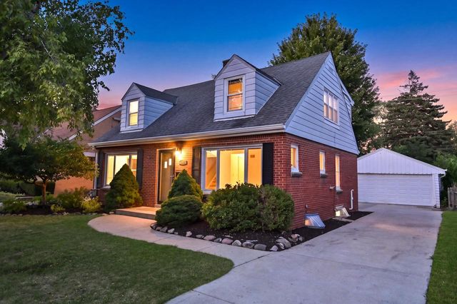 534 N 105th STREET, Wauwatosa, WI 53226