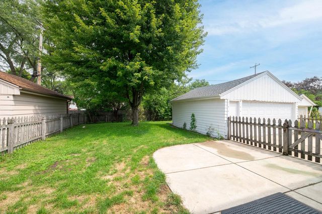 534 N 105th STREET, Wauwatosa, WI 53226
