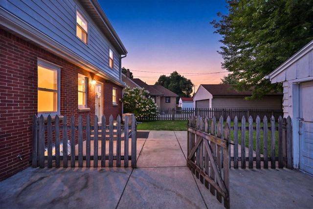534 N 105th STREET, Wauwatosa, WI 53226