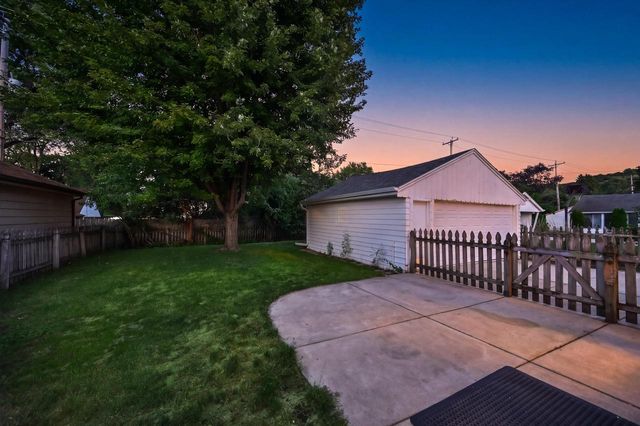 534 N 105th STREET, Wauwatosa, WI 53226