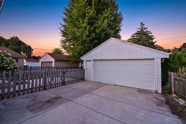 534 N 105th STREET, Wauwatosa, WI 53226