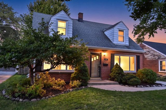 534 N 105th STREET, Wauwatosa, WI 53226