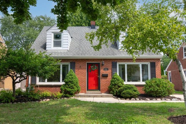 534 N 105th STREET, Wauwatosa, WI 53226