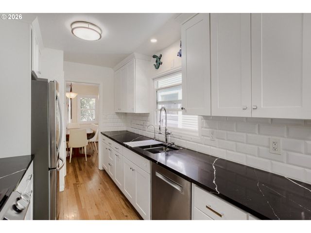 116 S GIBBS St, Portland, OR 97239