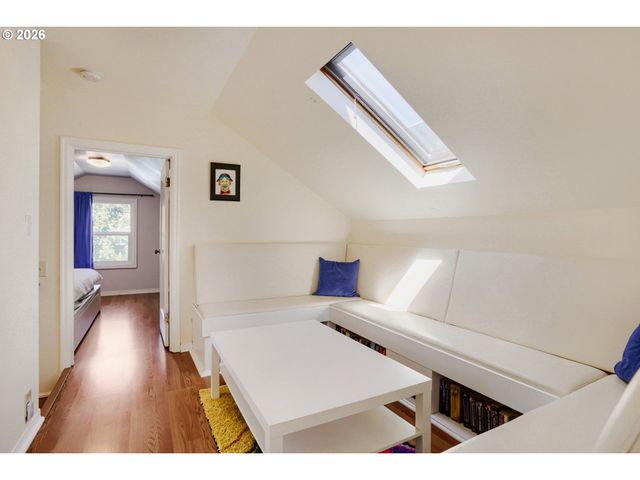116 S GIBBS St, Portland, OR 97239