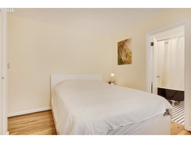 116 S GIBBS St, Portland, OR 97239