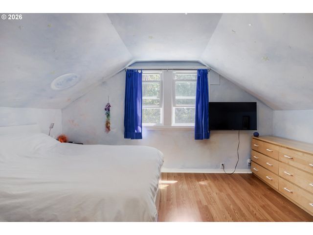 116 S GIBBS St, Portland, OR 97239