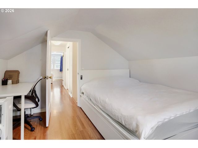 116 S GIBBS St, Portland, OR 97239