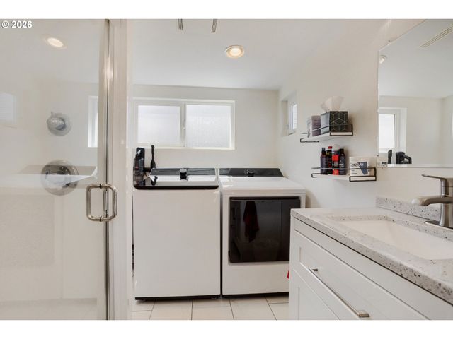 116 S GIBBS St, Portland, OR 97239
