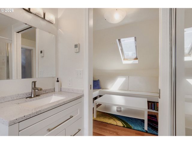 116 S GIBBS St, Portland, OR 97239