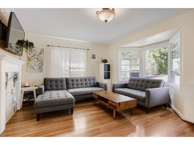 116 S GIBBS St, Portland, OR 97239