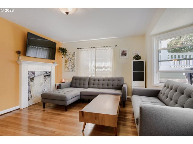 116 S GIBBS St, Portland, OR 97239