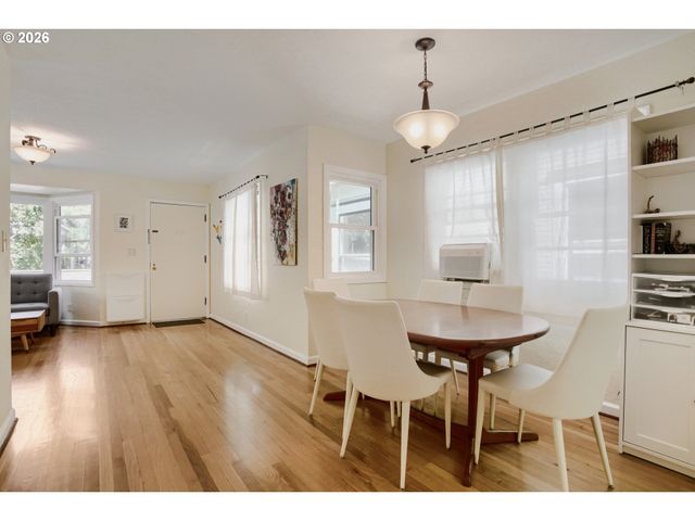 116 S GIBBS St, Portland, OR 97239