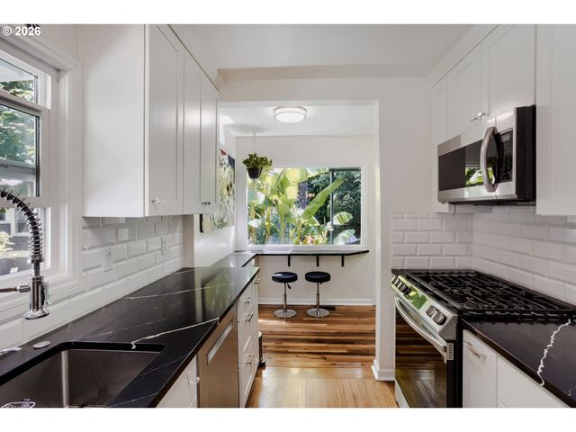 116 S GIBBS St, Portland, OR 97239