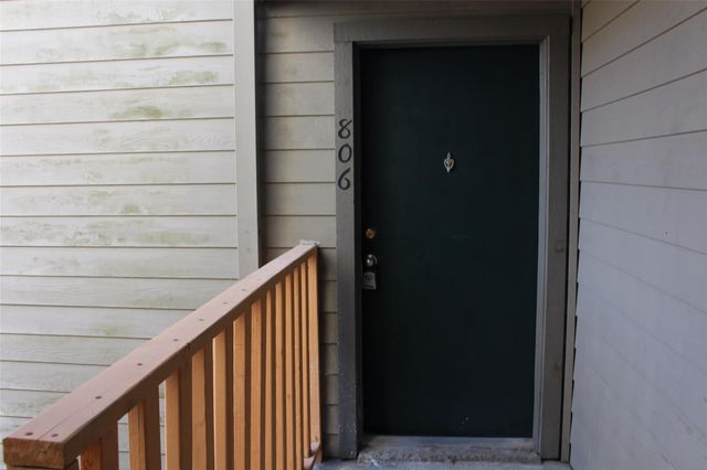 16111 Aspenglen Drive 806, Houston, TX 77084