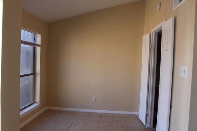 16111 Aspenglen Drive 806, Houston, TX 77084