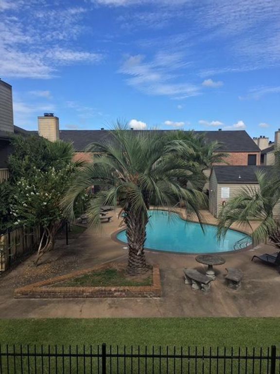 16111 Aspenglen Drive 806, Houston, TX 77084