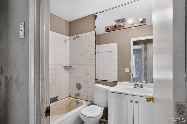 2325 Patterson Road, Florissant, MO 63031