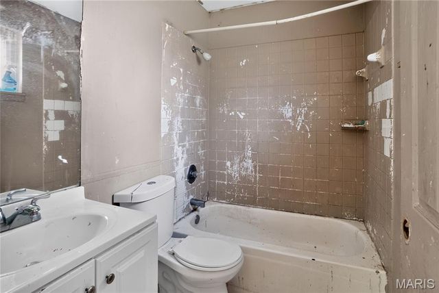 2325 Patterson Road, Florissant, MO 63031