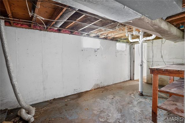 2325 Patterson Road, Florissant, MO 63031