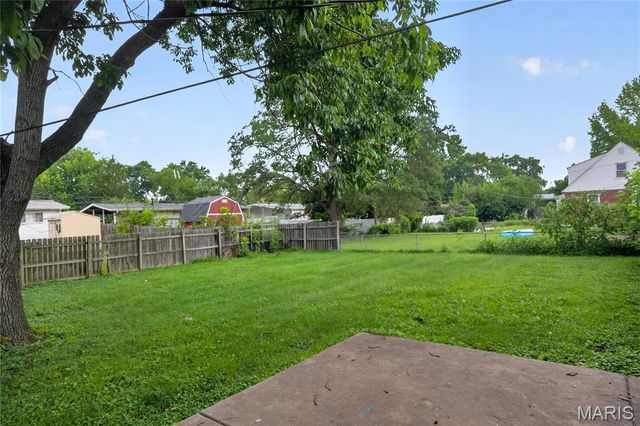 2325 Patterson Road, Florissant, MO 63031