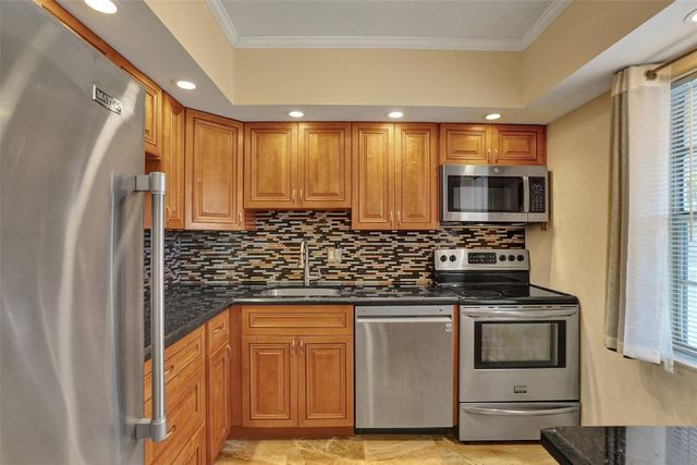 651 NW 80th Terrace 207, Margate, FL 33063