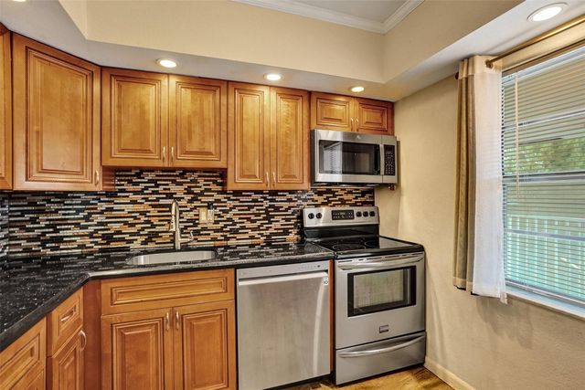 651 NW 80th Terrace 207, Margate, FL 33063