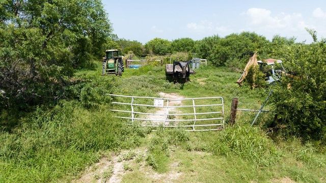000 Gin Road, Bayside, TX 78340