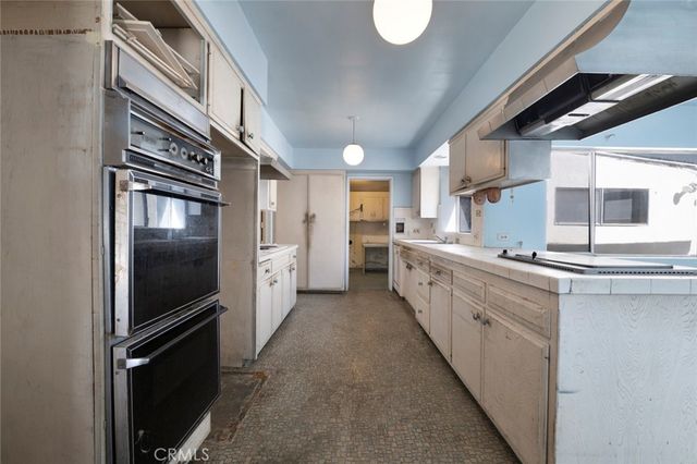 12932 Addison Street, Sherman Oaks, CA 91423