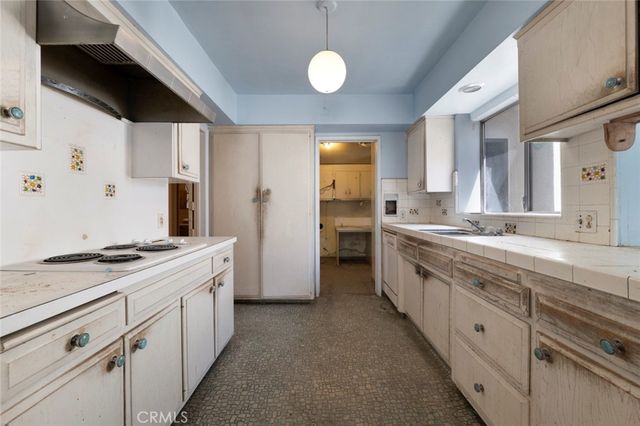 12932 Addison Street, Sherman Oaks, CA 91423