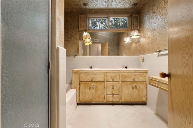 12932 Addison Street, Sherman Oaks, CA 91423
