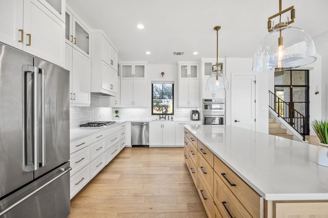 5001 Creek Meadow CV, Spicewood, TX 78669