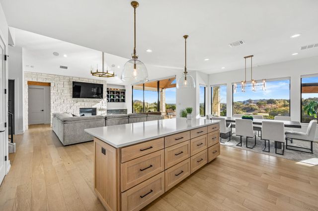 5001 Creek Meadow CV, Spicewood, TX 78669