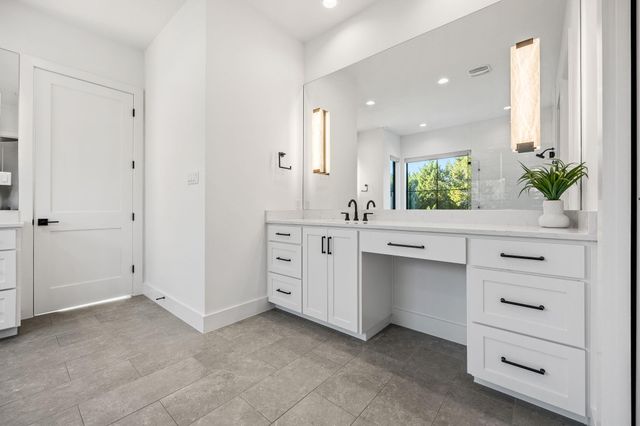 5001 Creek Meadow CV, Spicewood, TX 78669